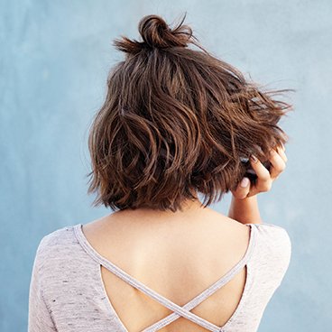 MichelleSerje_ShortMessyHalfBun-00724_368x368